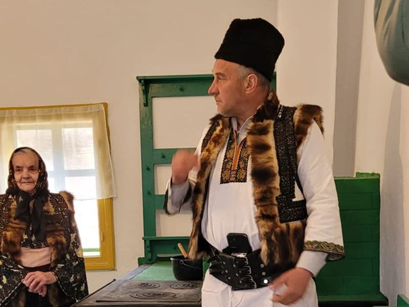 Cele 8 case tradiționale din Ciocănești