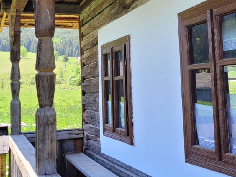 Cele 8 case tradiționale din Ciocănești