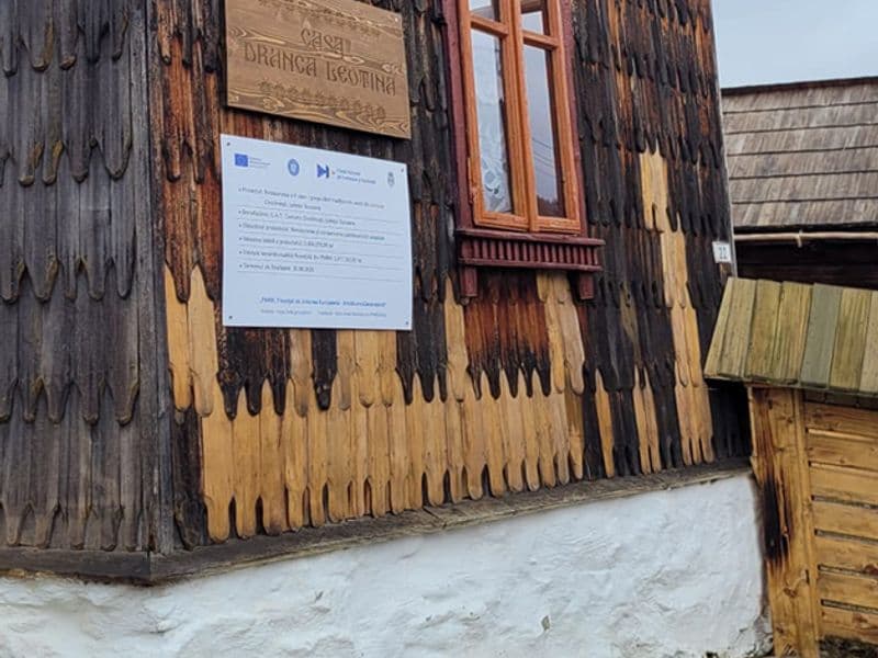Cele 8 case tradiționale din Ciocănești