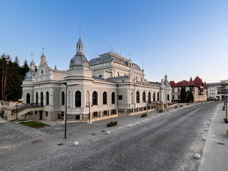 De la Cernăuți la vale…
